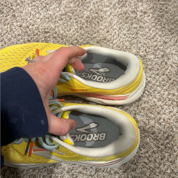 Brooks Adrenaline GTS 24 Yellow Running Shoes - Picture 8 of 8